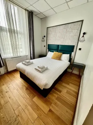 Whites Hotel Rooms Photos