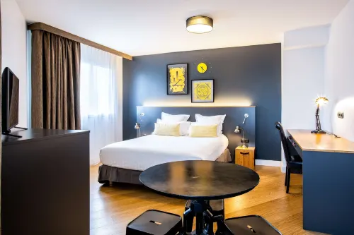 Best Western Plus Suitcase Paris la Defense Photos