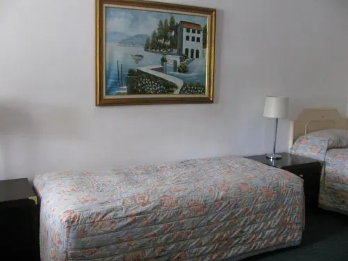 The Wayfarer Motel Rooms Photos