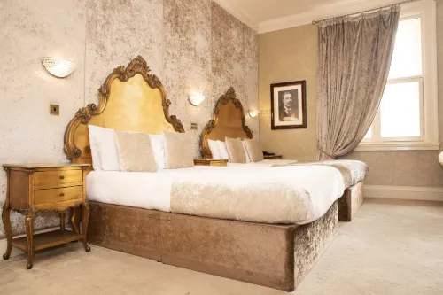 30 James Street Camere Photos