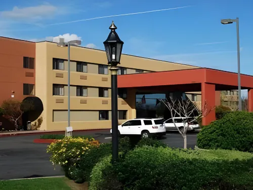 Oxford Suites Redding Exterior Photos