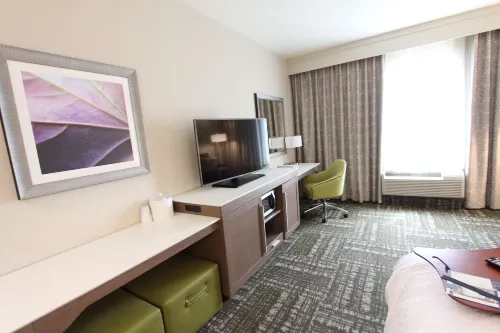 Hampton Inn & Suites Dallas Market Center Chambres Photos