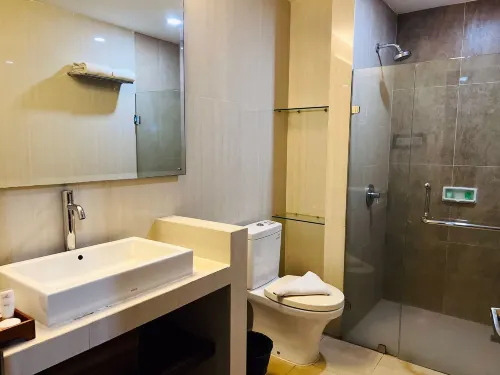 The Belagri Hotel & Convention Kamar Photos