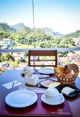 Hotel Petropolis Inn Restauration Photos