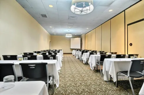 Travelodge by Wyndham Memphis Airport/Graceland Espaces Affaires Photos