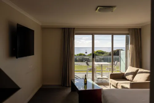 Beachfront Bicheno Rooms Photos