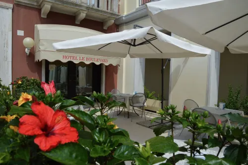 Hotel le Boulevard Exterior Photos