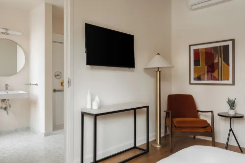 Found Hotel Chicago River North Rooms Photos