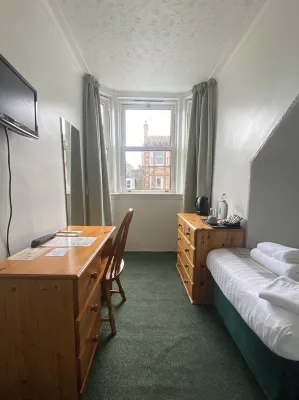 4 Friends House Photos
