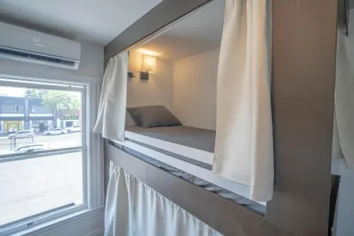 Burlington Hostel Rooms Photos