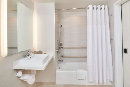 DoubleTree by Hilton Irvine Spectrum Rooms Photos