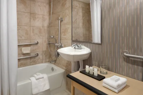 Embassy Suites by Hilton Convention Center Las Vegas Camere Photos
