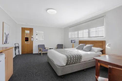 Waves Motel and Apartments Photos