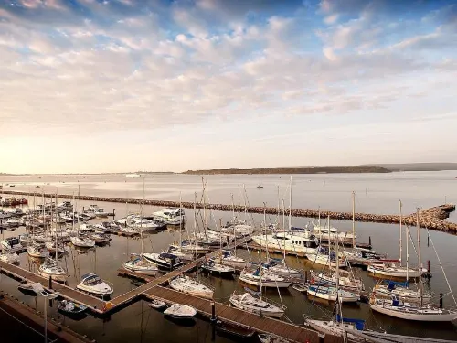 Holiday Inn Express Poole Hotellin lähellä Photos