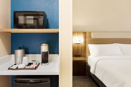 Holiday Inn Express & Suites Aurora Rooms Photos