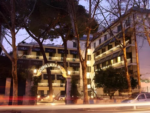 Hotel Donna Laura Palace Esterni Photos
