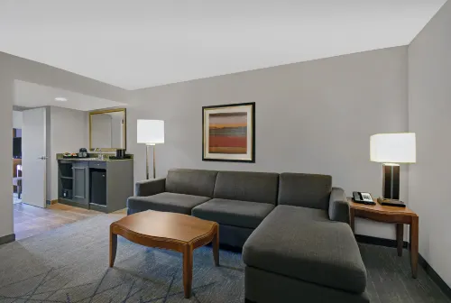 Embassy Suites by Hilton Detroit Livonia Novi الغرف Photos