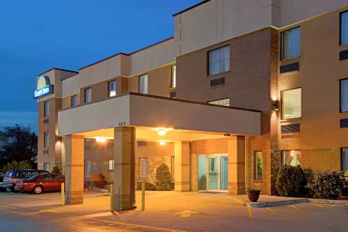 Days Inn by Wyndham Downtown St. Louis Exterior Photos