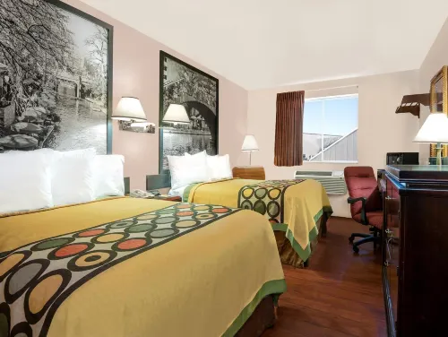 Super 8 by Wyndham San Antonio/I-35 North Photos