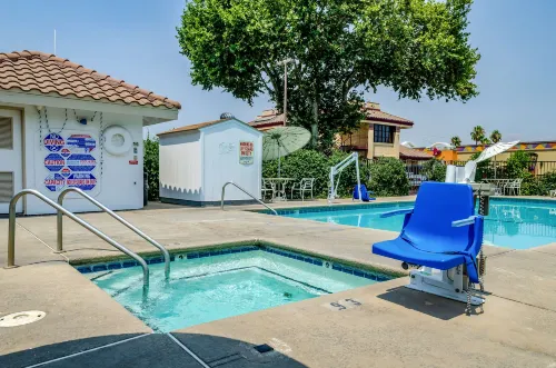 Motel 6 Oakdale, CA Benessere e tempo libero Photos