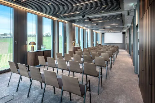 Radisson Blu Hotel at Porsche Design Tower Espaces Affaires Photos
