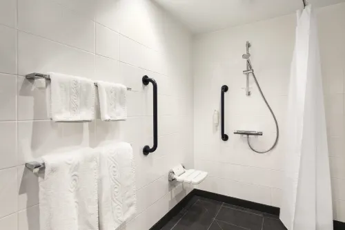 Ramada by Wyndham Hounslow - Heathrow East Photos