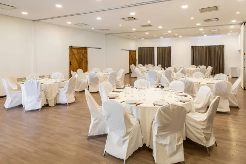 Ramada Plaza by Wyndham Dubai Deira Restauration Photos