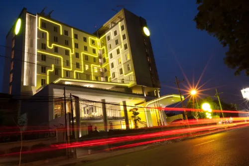 Yello Hotel Jemursari Eksterior Photos