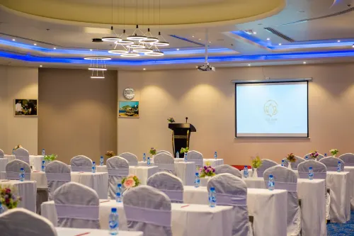 Rozana Hotel Business Facilities Photos