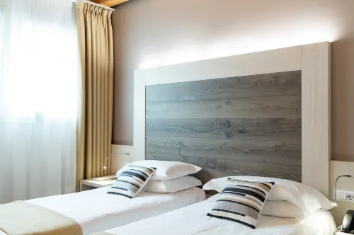 Hotel Alexander Rooms Photos