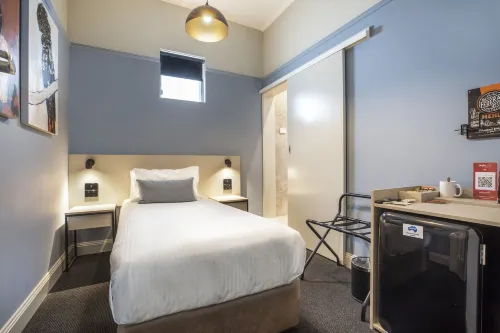 Nightcap at Federal Hotel Mt Gambier Photos