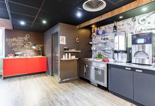 B&B HOTEL Thionville Yutz Route du Luxembourg Spisning Photos