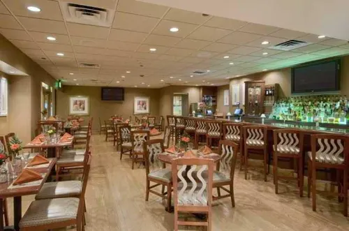 DoubleTree by Hilton Newark Penn Station Restauration Photos