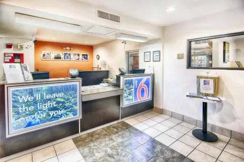 Motel 6 Mammoth Lakes, CA Espaces publics Photos