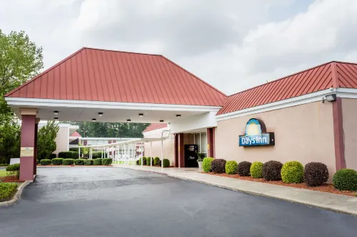 Days Inn by Wyndham Goldsboro Exterior Photos