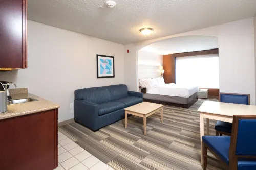 Holiday Inn Express & Suites Detroit - Utica Photos