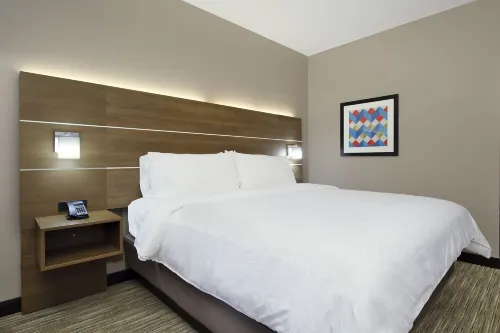 Holiday Inn Express & Suites Dallas-Frisco NW Toyota Stdm Rooms Photos