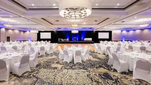 DoubleTree by Hilton Hotel Newark Airport Dining Photos