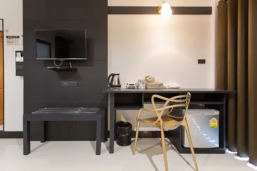 Well Timed Hotel Kamar Photos
