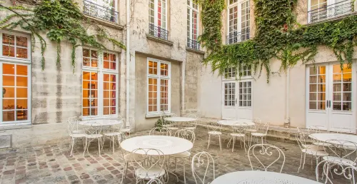 Auberge de jeunesse Fourcy - MIJE Marais Espaces publics Photos