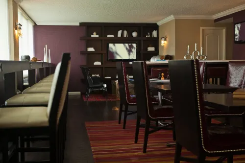 Renaissance Chicago North Shore Hotel Restauration Photos