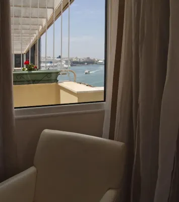 Triton Hotel Piraeus À proximité de l'hôtel Photos