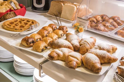 The Galileo Hotel Dining Photos