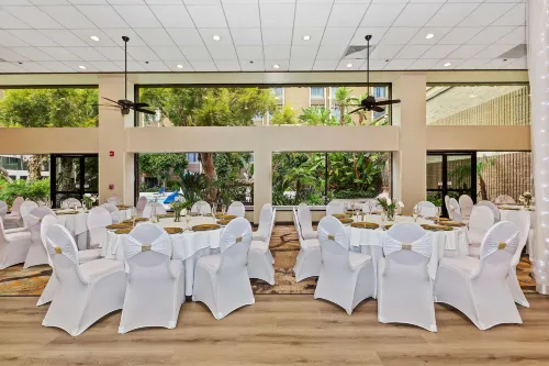 DoubleTree by Hilton Whittier Los Angeles Restauration Photos