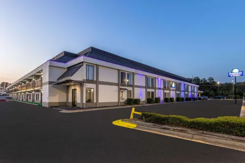 Days Inn & Suites by Wyndham Fort Bragg/Cross Creek Mall Udvendigt Photos