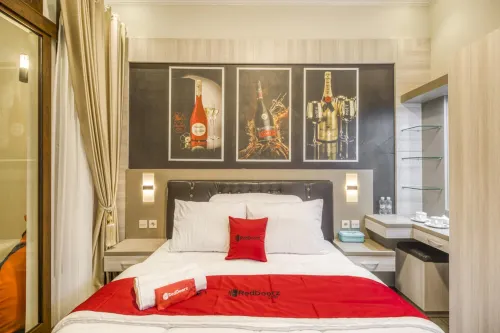 RedDoorz Plus Near Gembira Loka Zoo 2 Kamar Photos