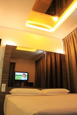 Time Hotel Kamar Photos