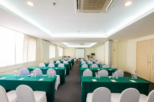Sintesa Peninsula Hotel Palembang Espaces Affaires Photos
