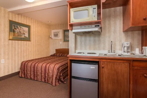Canadas Best Value Inn Chinook Station Rooms Photos