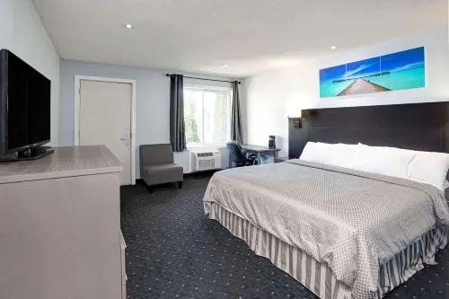 Howard Johnson by Wyndham Gananoque Photos